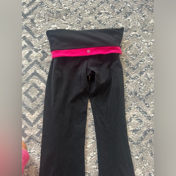 Lululemon Flared Leggings with Pink Band Size 4 - Picture 2 of 4